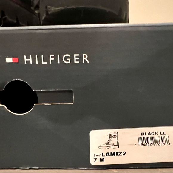 Like New Tommy Hilfiger Women's Plaid Combat Boots Size 7 - Picture 5 of 5